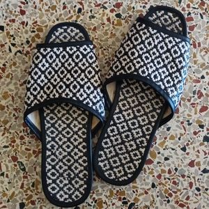 Black and white woven slippers 6-6.5